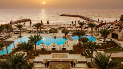 Пятизвездочный курортный отель Fairmont Ajman расположен в городе Аджман. К услугам гостей большой пейзажный бассейн и большой...